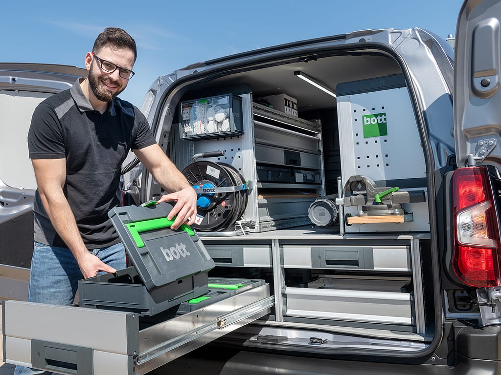Fahrzeugeinrichtung Elektriker Marketingbild